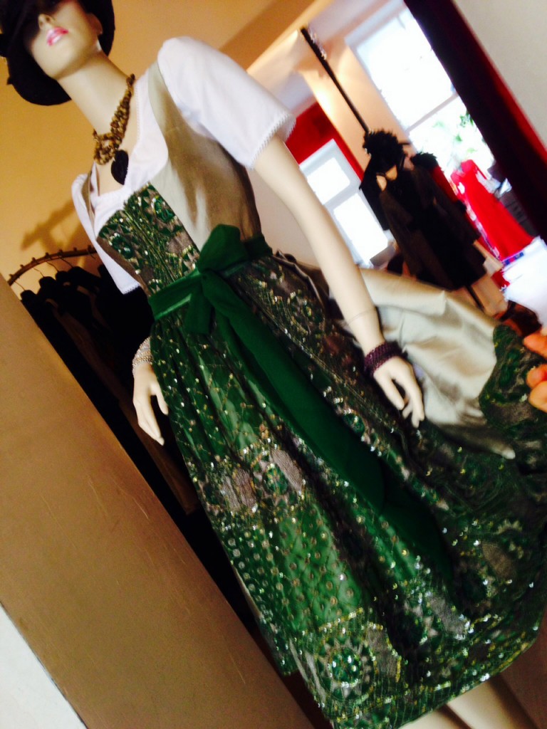 original_dirndl_Muenchen_Kaufen_innenstadt_online_seide
