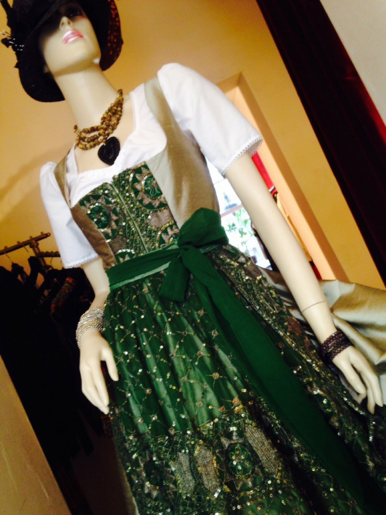 original_Muenchner_dirndl_Muenchen_Kaufen_innenstadt_online_seide