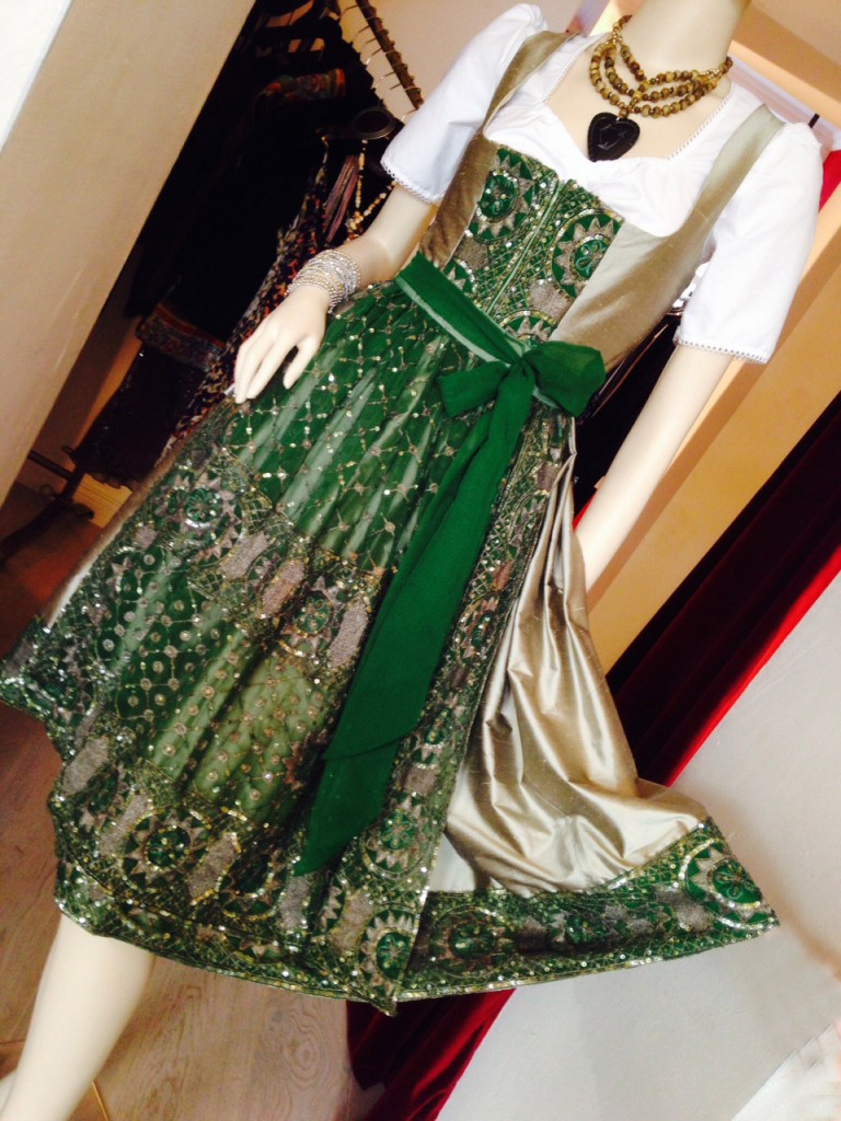 original_Muenchner_dirndl_Muenchen_online_shop_kaufen_innenstadt_online_seide