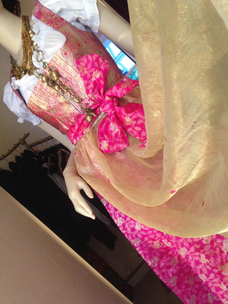rotes_Dirndl_muenchen_innenstadt_Schwabing_kaufen_sari_Veronica_Bond
